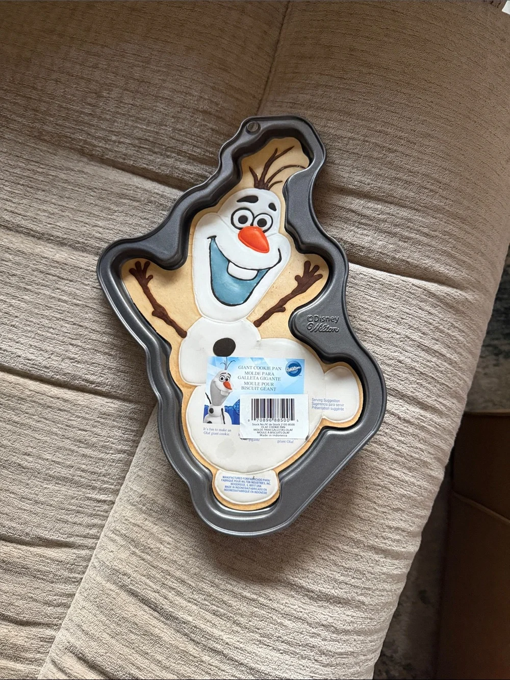Disney Olaf Baking Mold Wilton- Gray  new